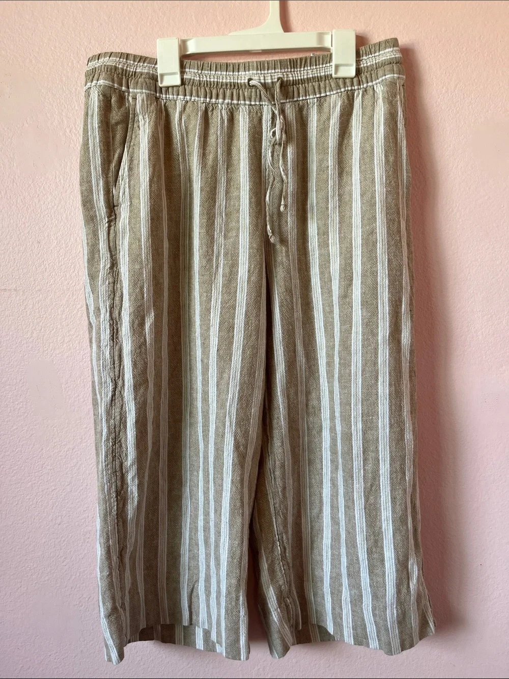 Banana Republic Beige and White Striped Cropped Linen Pants